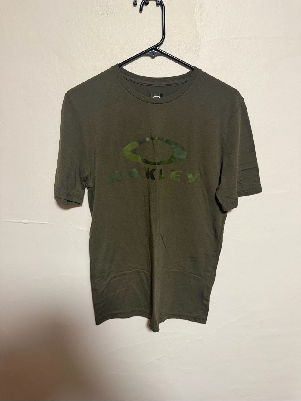 Oakley Men's Olive Green Logo Tee with Subtle Camouflage Print